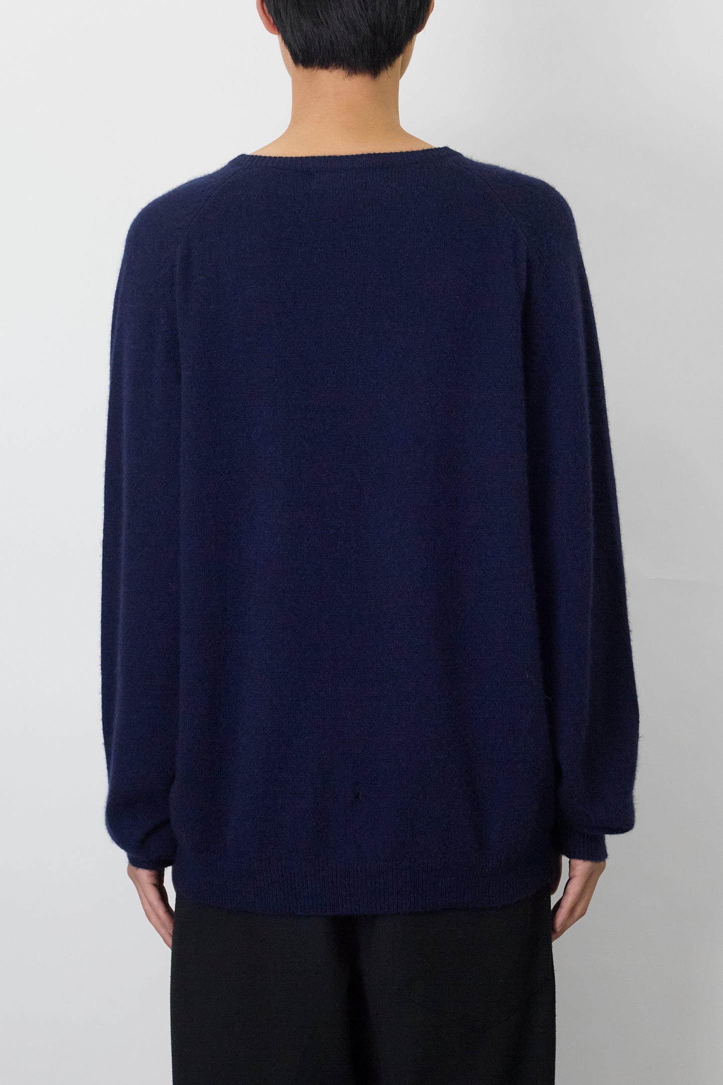 VINTAGE NAVY CASHMERE V NECK KNIT