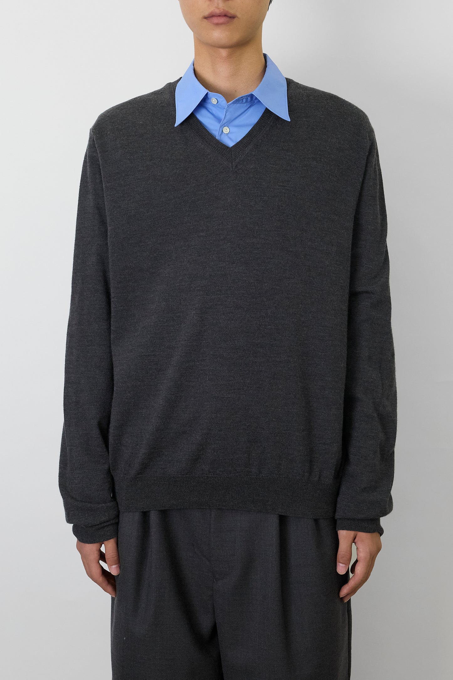 VINTAGE GRAY WOOL V NECK KNIT