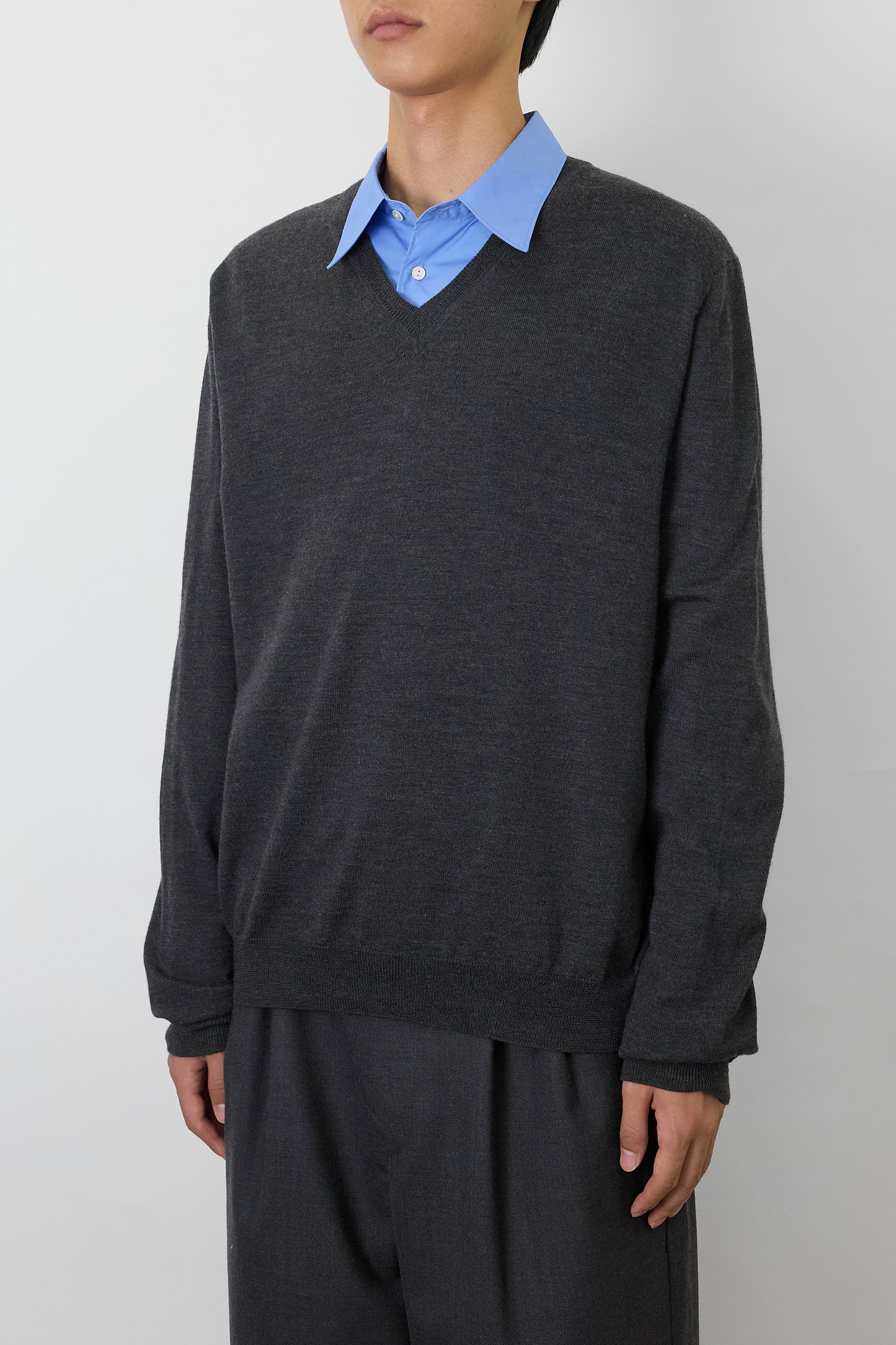VINTAGE GRAY WOOL V NECK KNIT