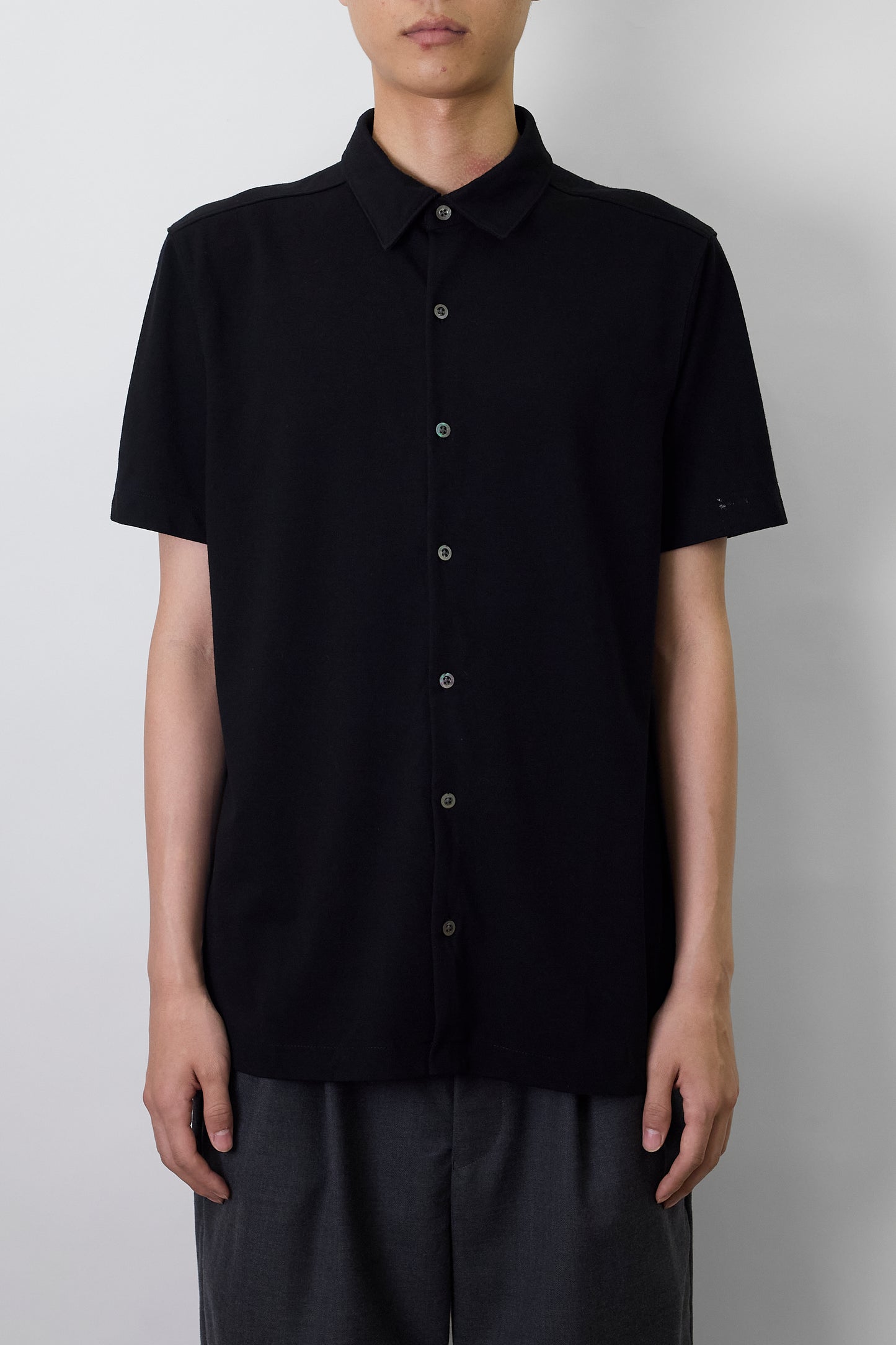 BANANA REPUBLIC BALCK HALF SLEEVE SHIRT