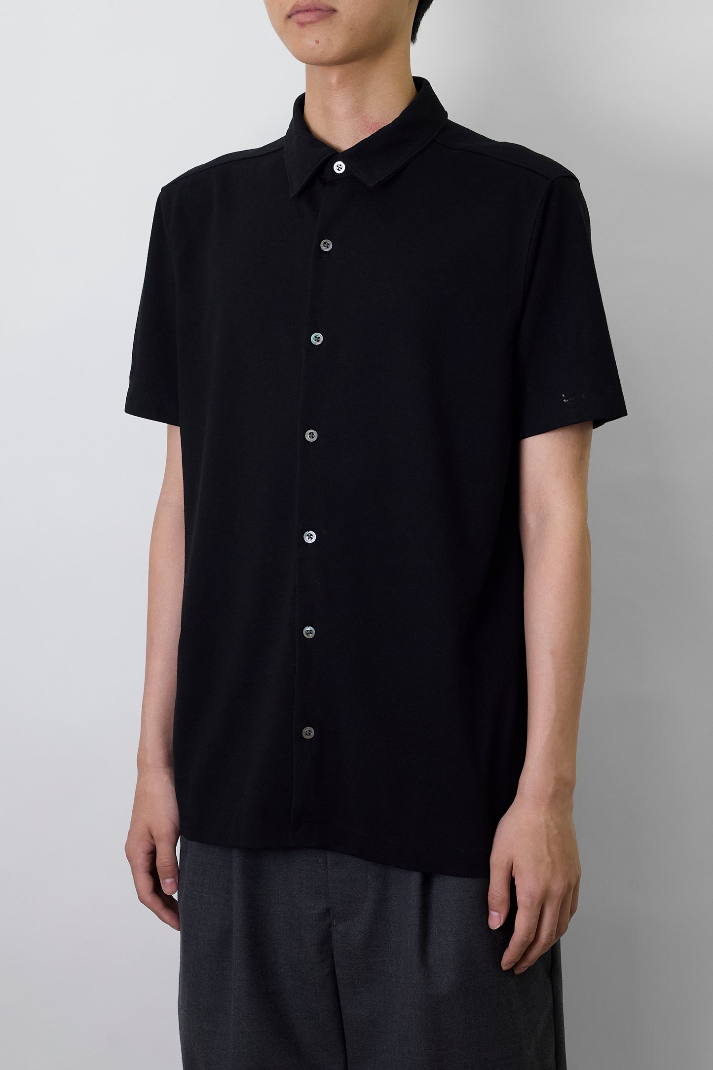 BANANA REPUBLIC BALCK HALF SLEEVE SHIRT