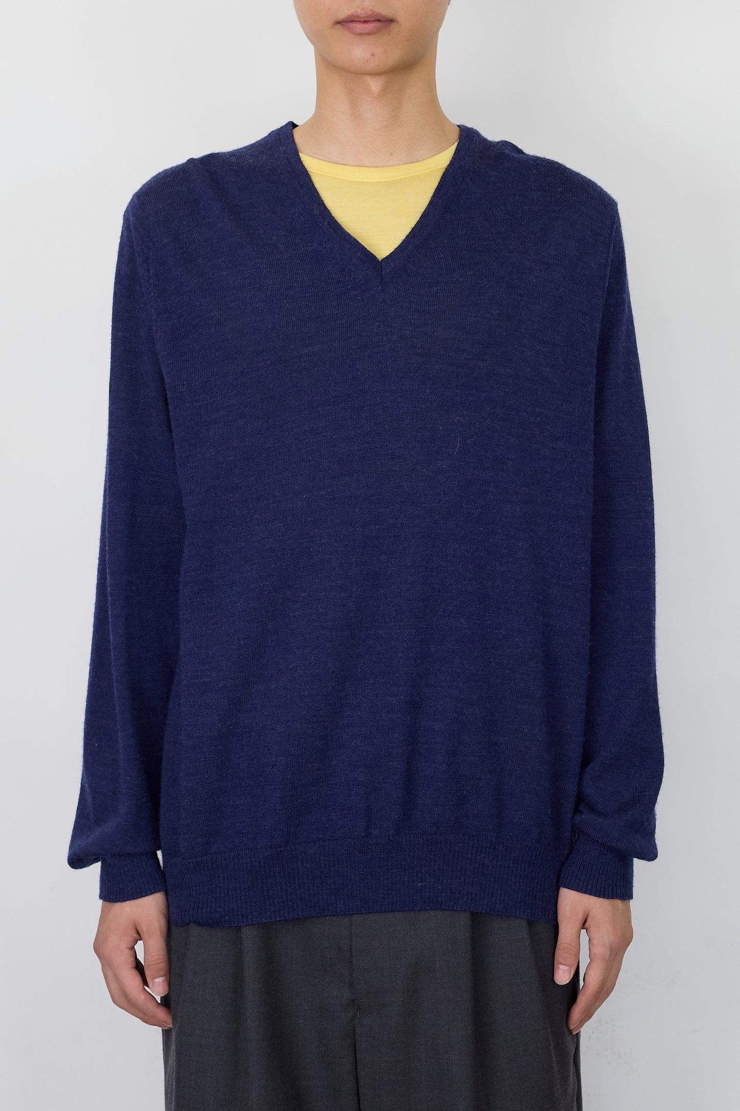 CALVIN KLEIN NAVY WOOL V NECK KNIT