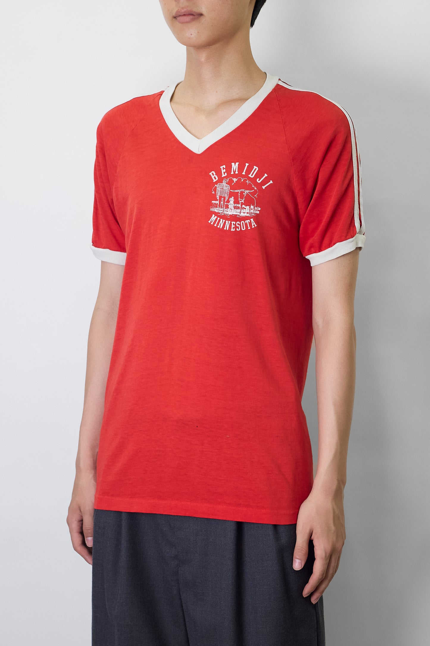 VINTAGE RED WHITE V NECK TEE SHIRT