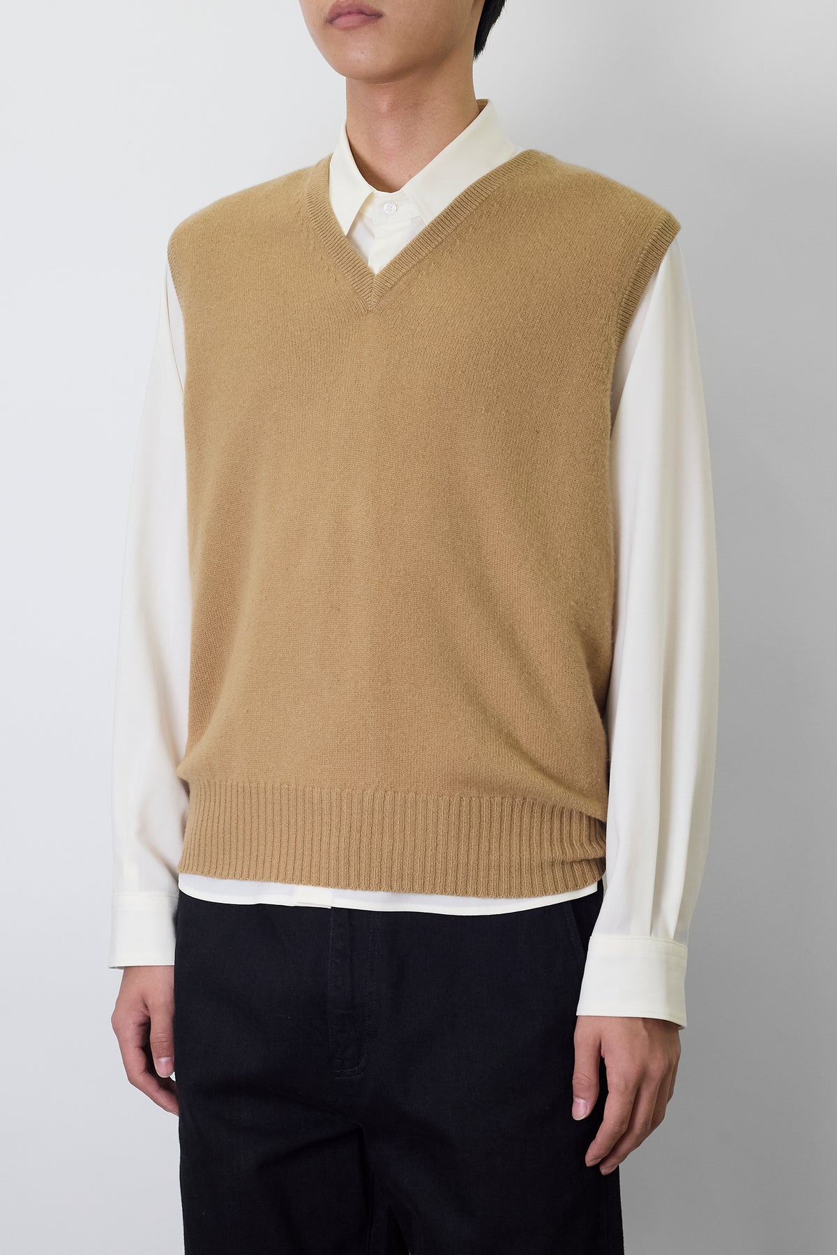 VINTAGE BEIGE CASHMERE KNIT VEST MADE IN SCOTLAND
