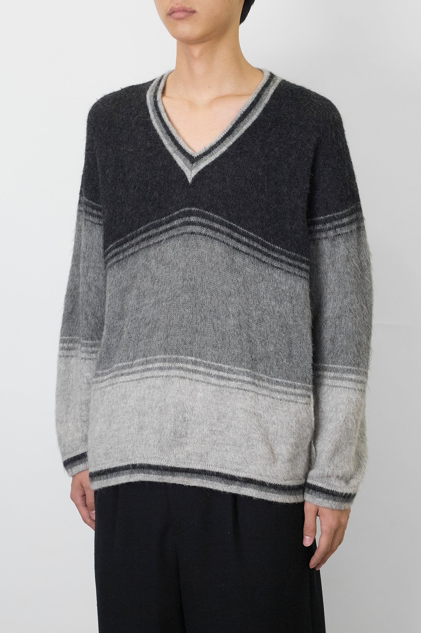 VINTAGE GRAY BLACK ALPACA V NECK  KNIT