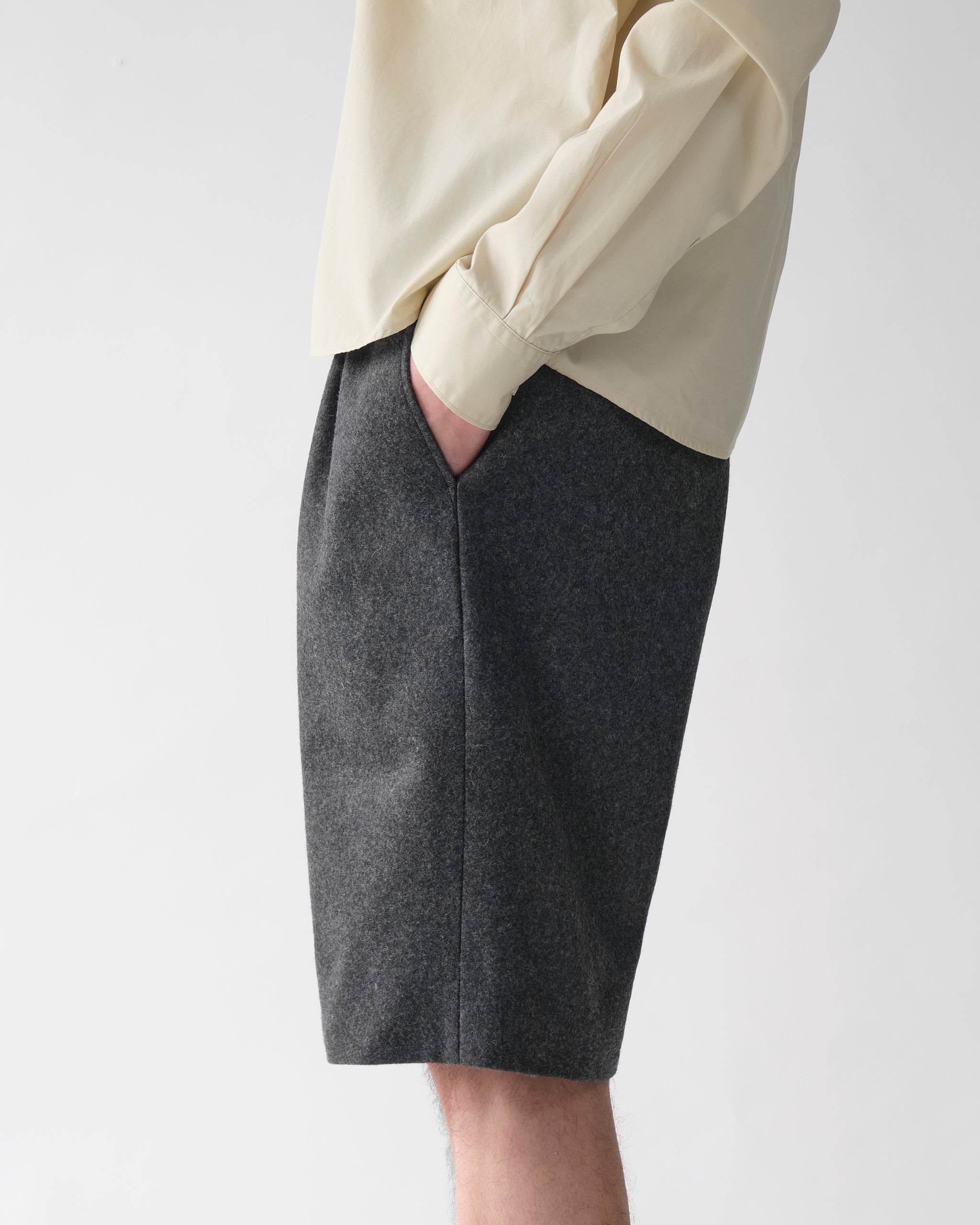 NTRUL MELTON WIDE SHORTS GRAY – DISSONANCE