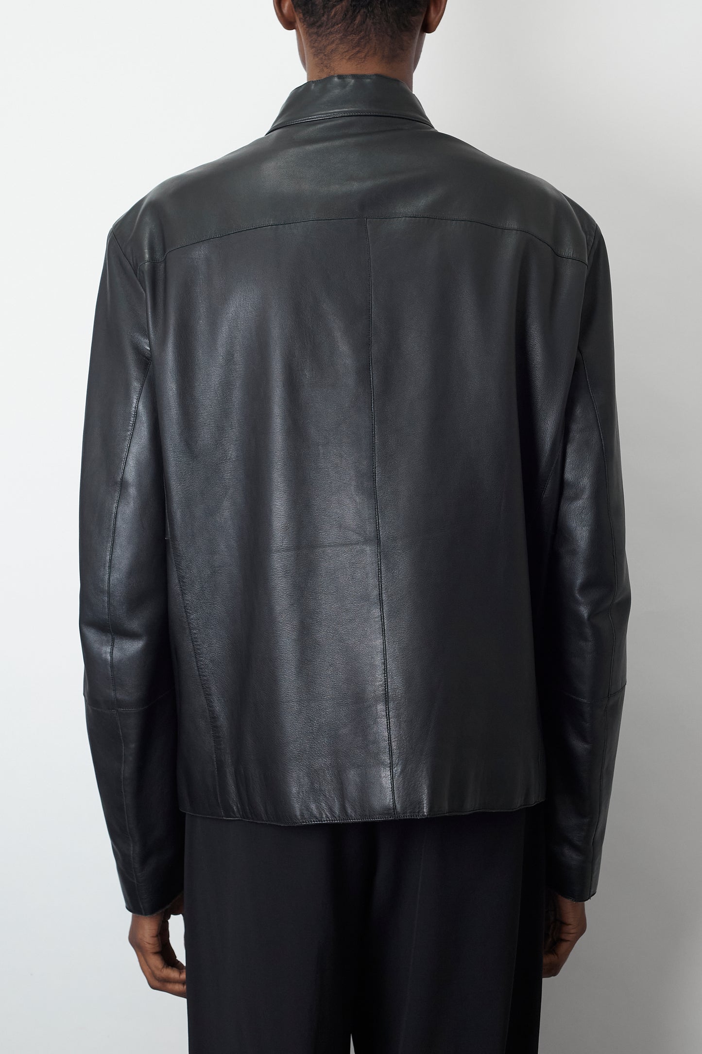 ARMANI COLLEZIONI BLACK LEATHER SHORT JACKET